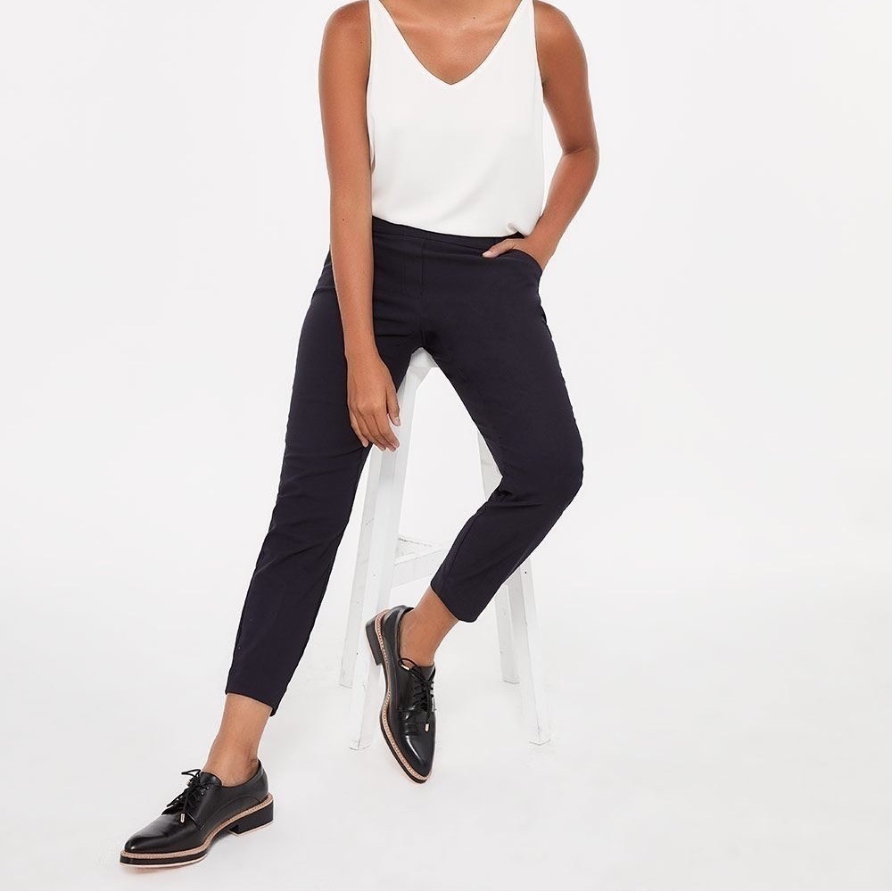 𝅺REITMANS Iconic Ankle Pant in Black size 8P